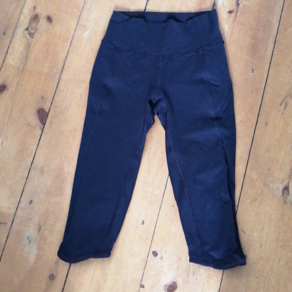 Lululemon hot yoga crops - Picture 7 of 12